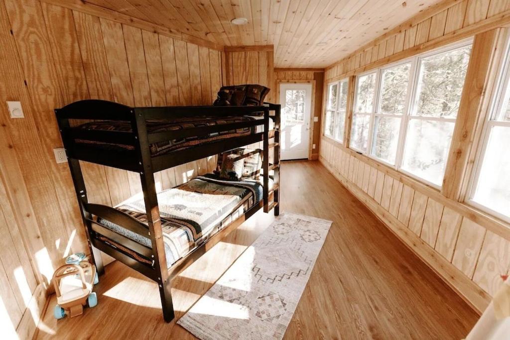 Cabin With Treehouse Views, 3 King Beds, 4 Bunks, And Large Hot Tub! Гатлінбург Екстер'єр фото