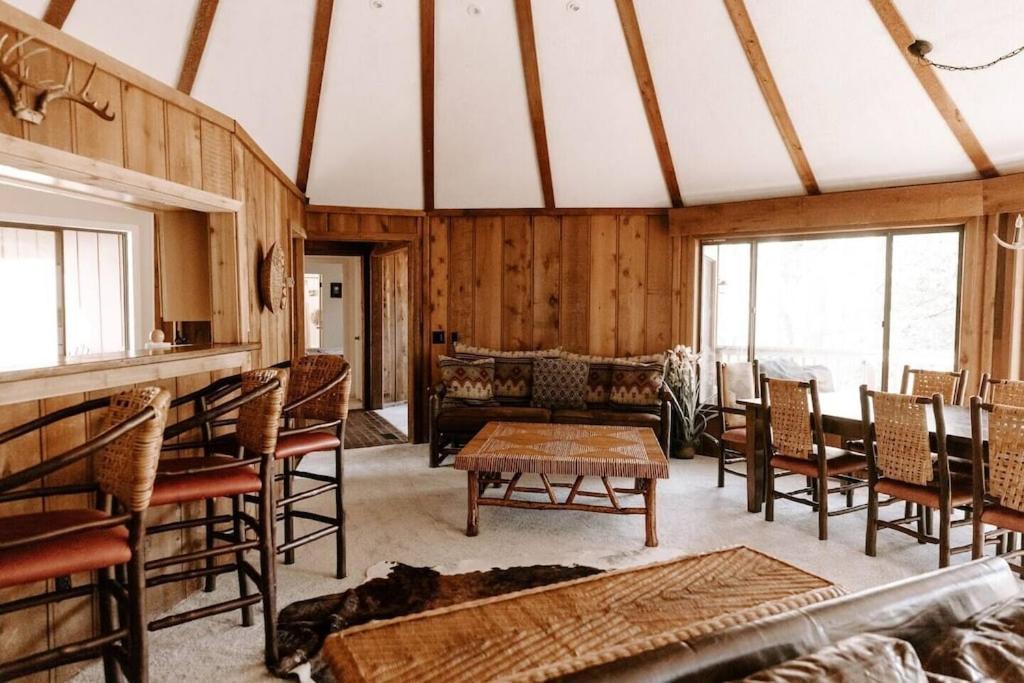 Cabin With Treehouse Views, 3 King Beds, 4 Bunks, And Large Hot Tub! Гатлінбург Екстер'єр фото