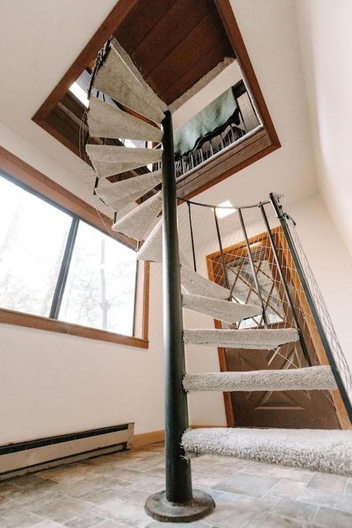 Cabin With Treehouse Views, 3 King Beds, 4 Bunks, And Large Hot Tub! Гатлінбург Екстер'єр фото